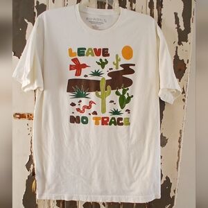 XL BIOWORLD "Leave No Trace" Unisex
